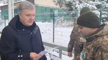 Прикордонники визнали розпорядження спікера ВР про відрядження Порошенка недійсним, скриншот з відео