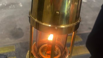 В Україну привезли Благодатний вогонь з Єрусалиму