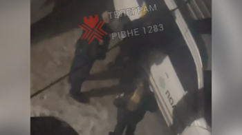 Поліцейський вдарив порушника комендантської години на Рівненщині