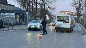 У Самборі 21-річний водій мікроавтобуса Renault наїхав на пішохідку