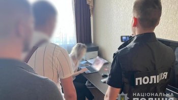 У Києві викрили зловмисників, які ошукали сотні людей під час працевлаштування.