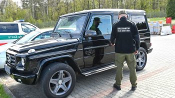 Українка намагалась перетнути кордон на Львівщині на Mercedes з викраденим двигуном