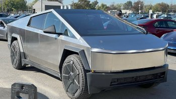 Водія Tesla Cybertruck у Львові оштрафували за невиконання рішень суду та зберігання кокаїну