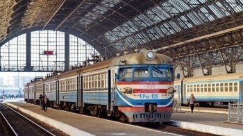 Львівська залізниця змінила рух приміських потягів