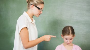 На Львівщині суд оштрафував вчительку початкових класів за публічну образу школярки