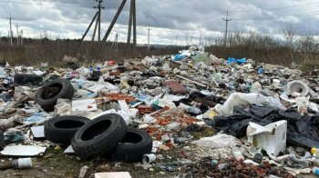 Водія фірми з перевезення сміття оштрафували за забруднення земель у Винниках