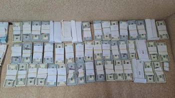 На Запоріжжі поліція вилучила у посадовців МСЕК 1,2 млн доларів і наркотики