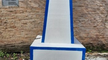 Заштукатурили унікальний напис: на Закарпатті зіпсували знак географічного центру Європи