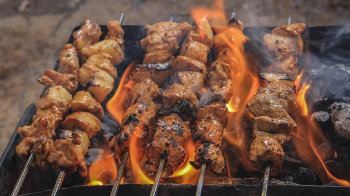 На Львівщині чоловік ледь не помер, вдавившись шашликом на Новий рік