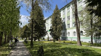 Дрогобицька міська лікарня №1 у сонячну погоду