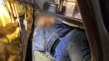 Прикордонники викрили чоловіка, який сховавшись, хотів виїхати до Польщі