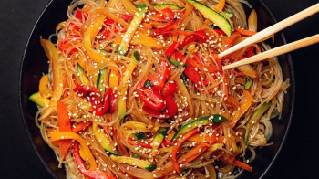 Як правильно та смачно приготувати фунчозу?