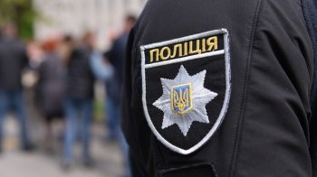 На 18-річну львів’янку склали адмінпротокол за танці у футболці з символікою поліції