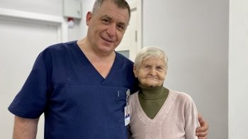 Будь-якої миті міг вразити інсульт: львівські лікарі прооперували 78-річну львів’янку із рідкісною аномалією