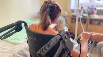 Тиждень у лісі без їжі та води: на Львівщині 11-річну дівчинку виписали з лікарні