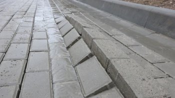 Правоохоронці розслідують можливе розкрадання коштів на ремонті тротуару на Самбірщині