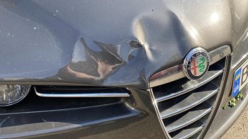 У Львові на Сихові вночі пошкодили елітне авто: власники шукають винуватців