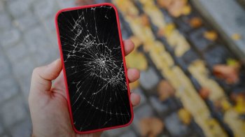 У Львові водія BMW оштрафували за пошкоджений телефон збитої пішохідки