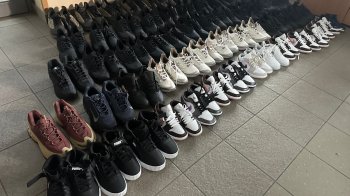 Львівські митники виявили контрабанду брендового одягу та взуття на понад 750 тис. грн
