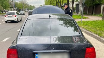 У Львові патрульні зупинили авто за порушення ПДР, а натрапили на підроблені документи