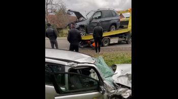 В Городку через лобове зіткнення авто злетіло в кювет: госпіталізували трьох людей