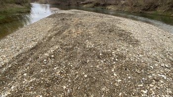 На Дрогобиччині незаконно видобули гравій і пісок біля річки