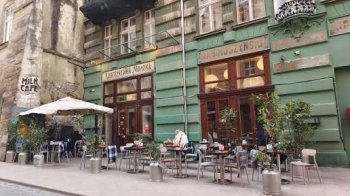 У Львові літні майданчики кафе та ресторанів працюватимуть до зими
