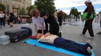 Львів став першим містом, де встановили дефібрилятори у людних локаціях