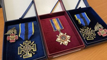 Рідним трьох загиблих військових у Городку вручили державні та відомчі нагороди