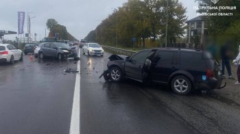 Біля Стрия повністю перекрита траса через лобову ДТП з травмованими