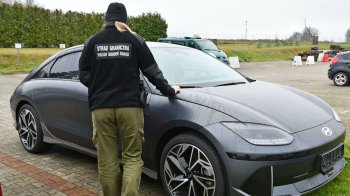 Викрадений електромобіль намагалися перевезти на Львівщину