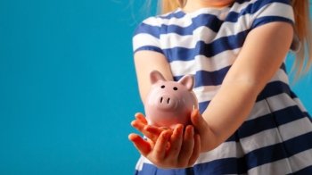 Школярі з малозабезпечених сімей отримають грошову допомогу