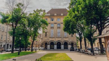ЛЬвівський ляльковий театр Львівський ляльковий театр перейшов у комунальну власність міста