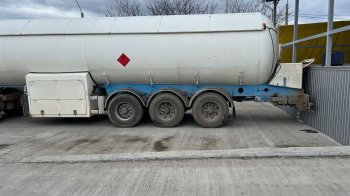 На Буковині водій намагався незаконно вивезти з України понад 167 тис. пачок сигарет у газовій цистерні