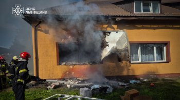 У Брюховичах горить пансіонат для літніх людей