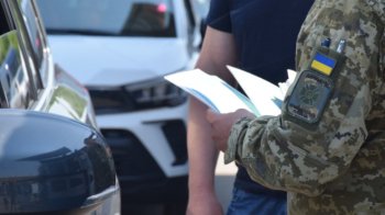 «Багатодітні батьки»: на кордоні Львівщини викрили фейкові документи
