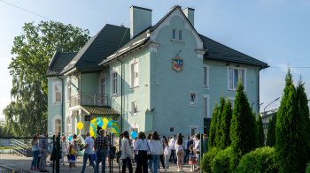 Гімназія у Пасіках-Зубрицьких