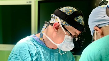 Пластичний хірург з Туреччини спільно з командою «Охматдиту» прооперував ще двох дітей