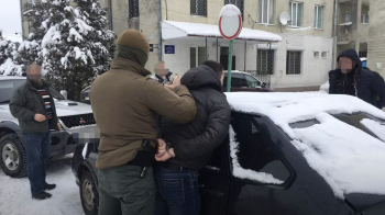 На Львівщині поліцейський уник покарання за хабарництво