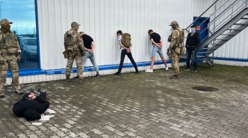 Використовували статус військовослужбовця: на Львівщині затримали банду рекетирів