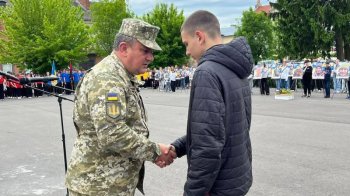 Рідним трьох загиблих захисників із Белзької громади вручили державні нагороди