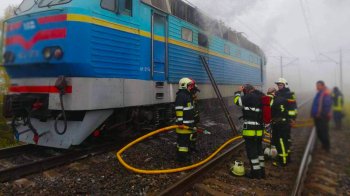 Надзвичайники ліквідовують задимлення електровоза, фото умовне