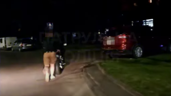 Львівські патрульні змусили порушника тиші котити свій мотоцикл додому (відео)