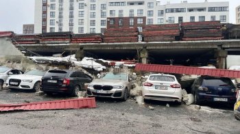 У Львові підпірна обвалилася підпірна стінка і пошкодила 9 автомобілів