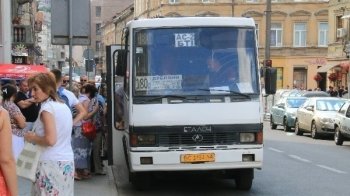 Біля Львова у ДТП потрапив маршрутний автобус: є постраждалі