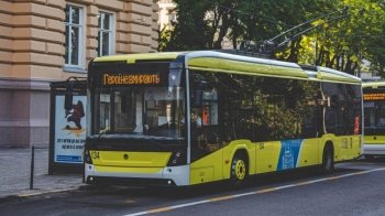 Львівські трамваї та тролейбуси нагадуватимуть про щоденну хвилину мовчання гаслом "Герої не вмирають"