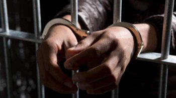 Учасника банди у Львові ув’язнили за підпоювання та обкрадання людей у скверах і готелях