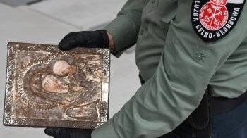 На кордоні зі Львівщиною виявили старовинні ікони у канадки