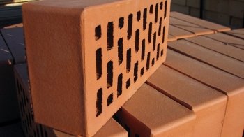 У Львові на автівку впала цегла (фото)