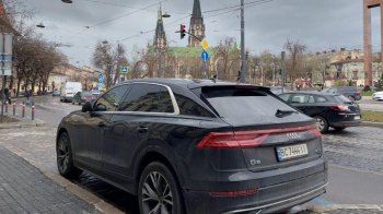Скандальна наречена Роксолана Москва під час роботи в ДБР придбала елітний Audi Q8
